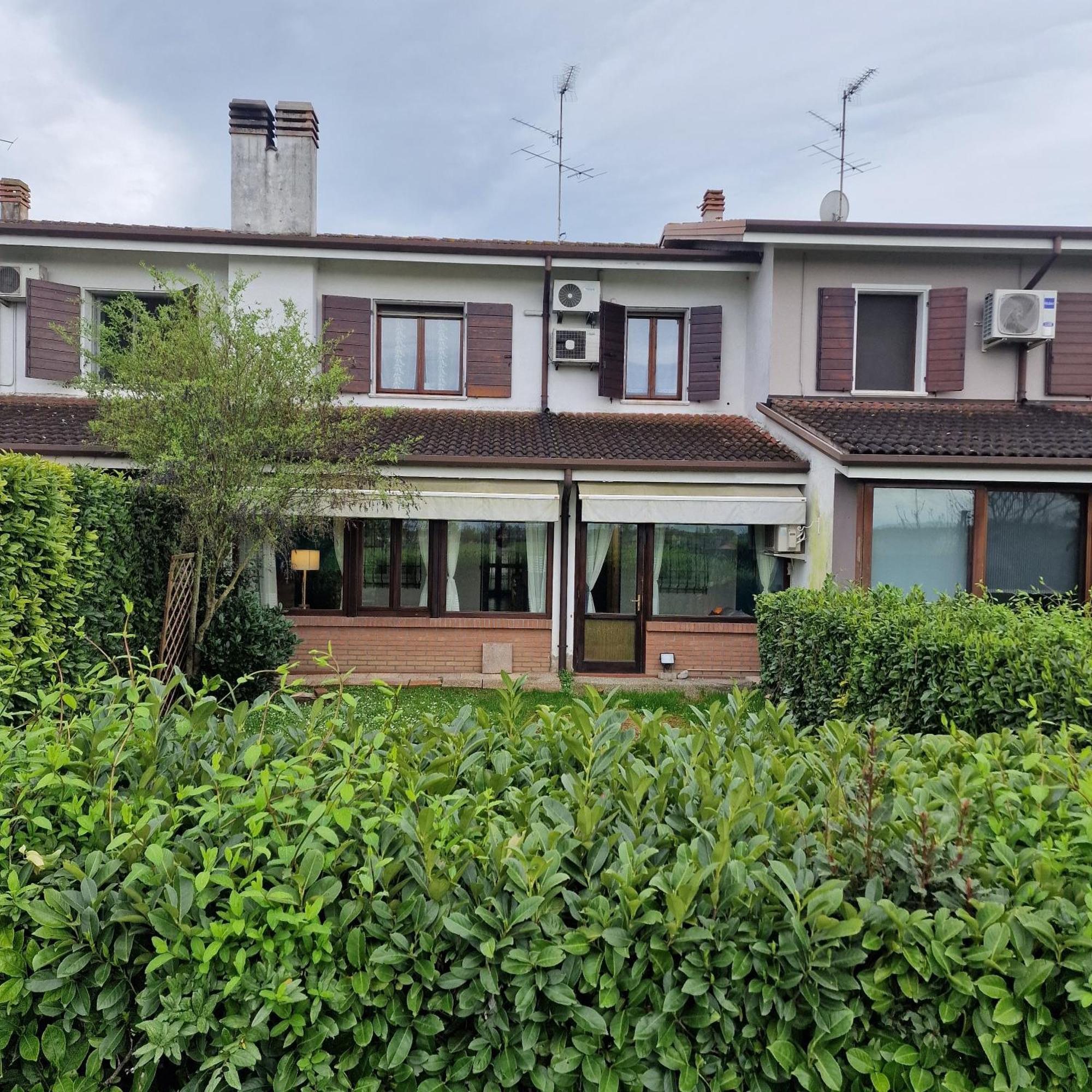Residenza Vittoria Villa Bagnolo San Vito Bagian luar foto